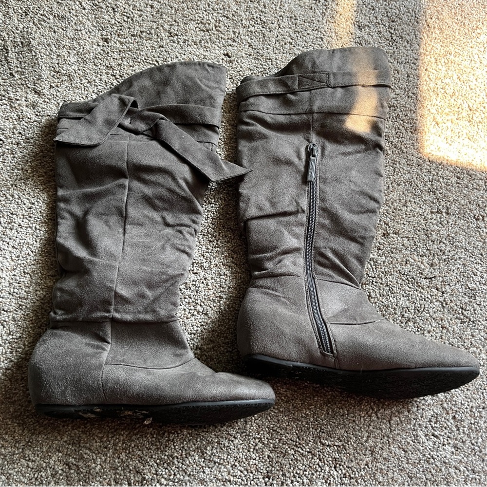 Gray Shiekh zip up boots